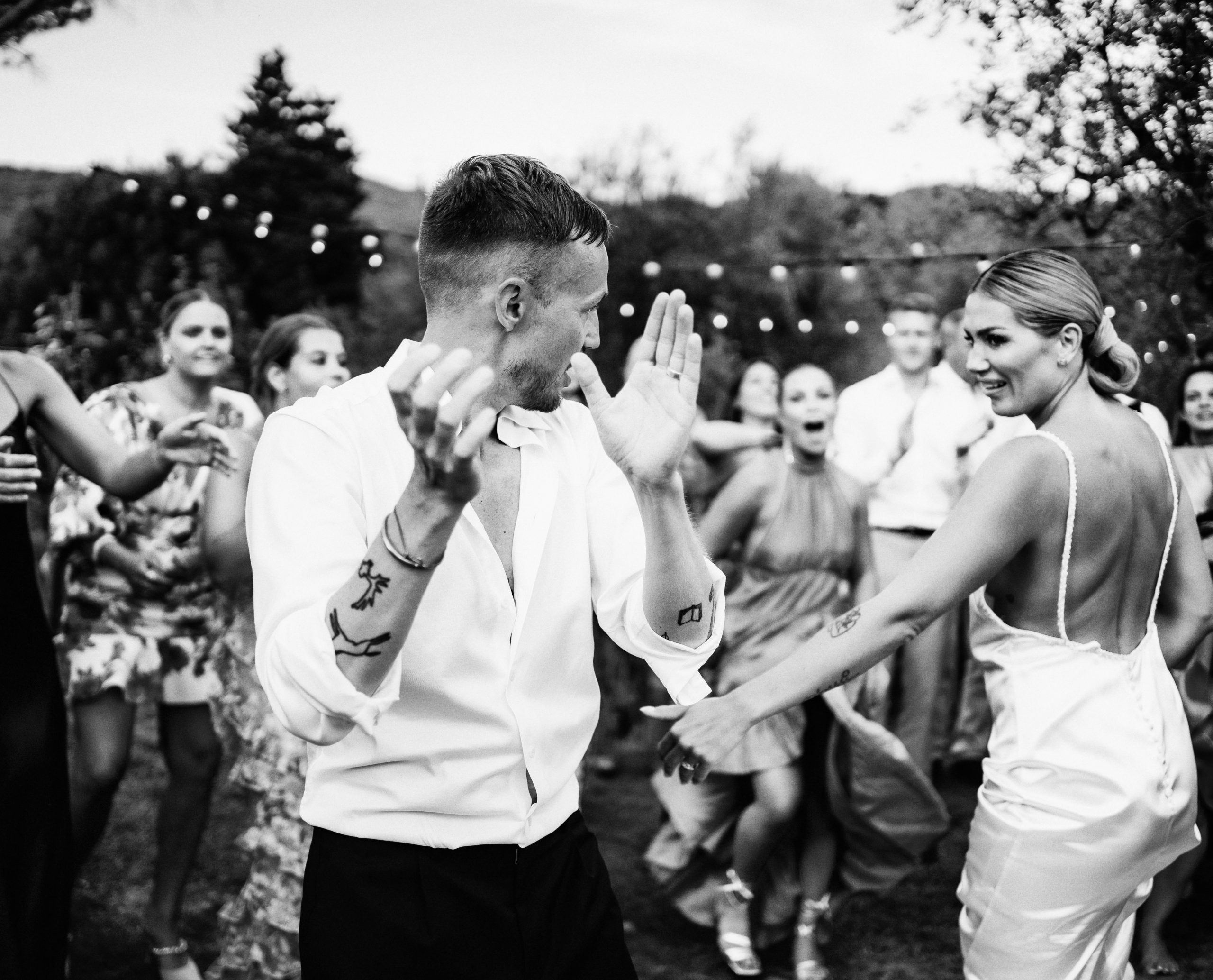LÅT OSS FORTSÄTTA DANSA GENOM LIVET